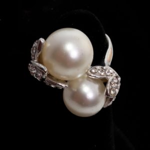 Elegant Dress Ring - Pearls in a Caff of Diamonds